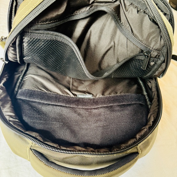 Herschel back pack main image 5